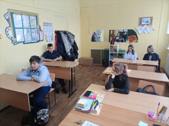 Масленица идёт-Весну за руку ведёт