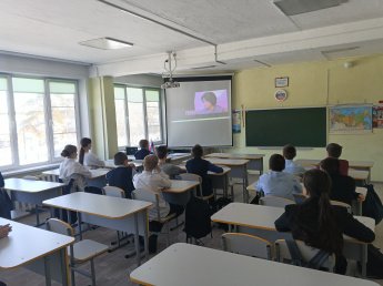 Профилактический видеоролик, подготовленный Генеральной прокуратурой Российской Федерации для противодействия вовлечению граждан в противоправную деятельность, в том числе террористического характера показан учащимся 6 класса МБОУ "СОШ № 7"